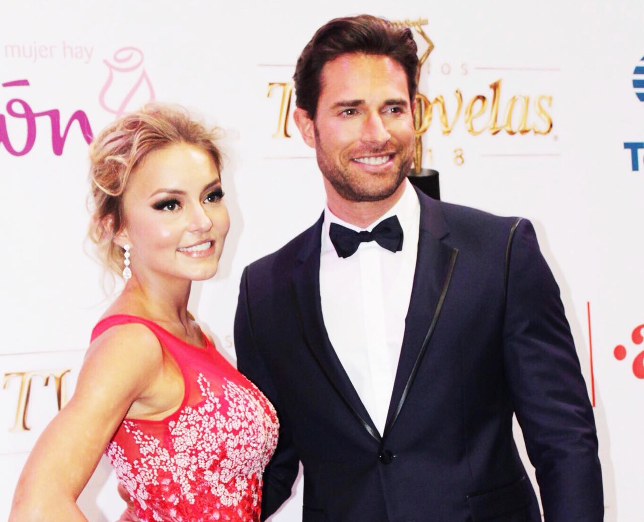 Angelique Boyer y Sebastián Rulli en los Premios Tv y Novelas 2018